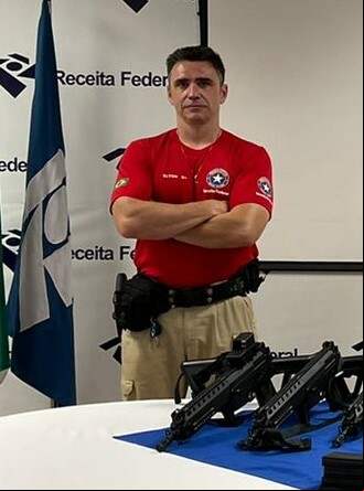Analista Tributário Elton Carlos Busarello