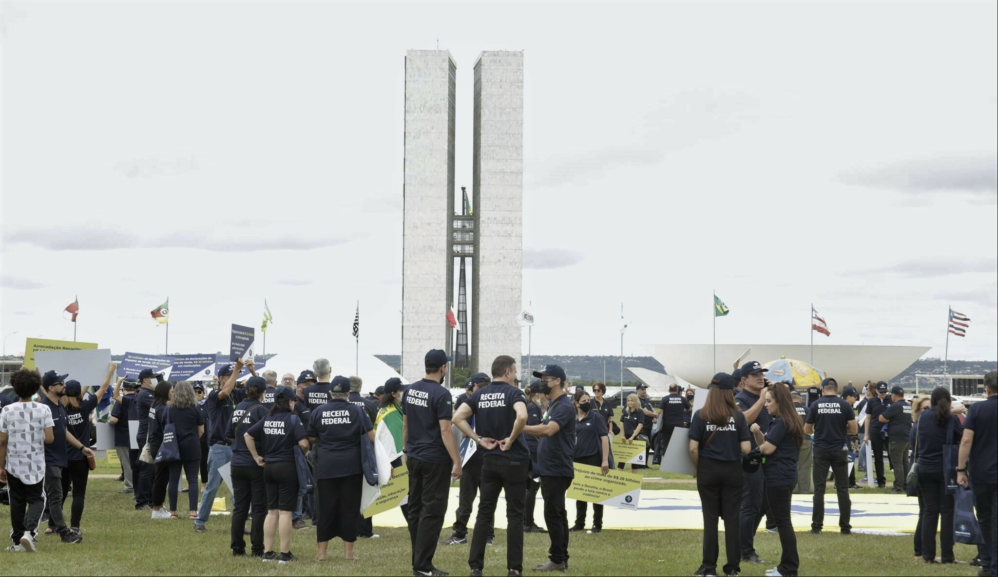Analistas-Tributários da Receita Federal iniciam Operação Padrão e ampliam mobilizações em favor do cumprimento da Lei nº 13.464 e do reajuste geral para os servidores públicos